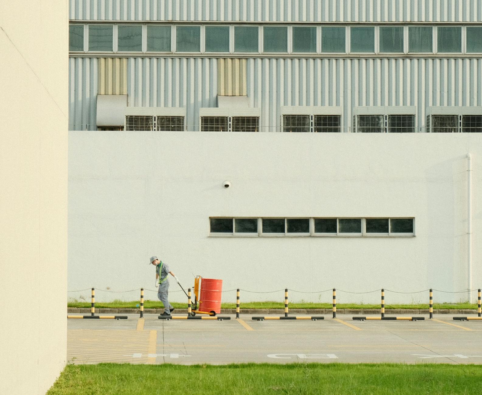 Acuidade Visual Curitiba: o que sua empresa precisa cumprir Um olho humano com foco em detalhes, representando acuidade visual. — Medicina Ocupacional Curitiba