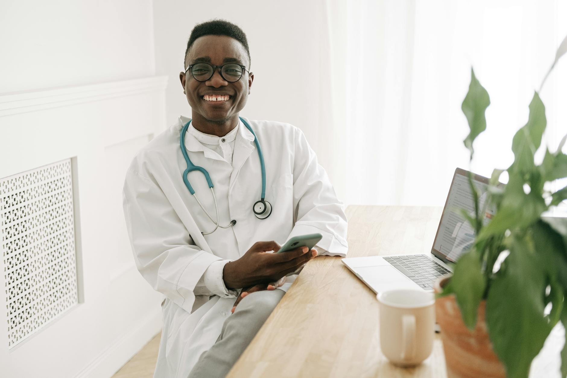 Posto Médico na Empresa: Guia Prático para Indústrias de Curitiba Posto Médico na Empresa: Guia Prático para Indústrias de Curitiba — Medicina Ocupacional Curitiba