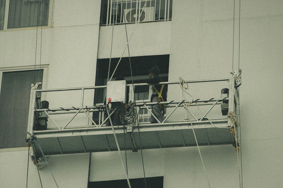 Obrigatoriedade do NR-35 Trabalho em Altura em Curitiba: Guia Obrigatoriedade do NR-35 Trabalho em Altura em Curitiba — Medicina Ocupacional Curitiba